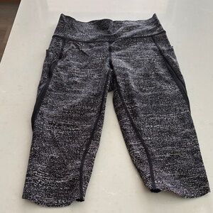 Lululemon 3/4 length legging sz 8